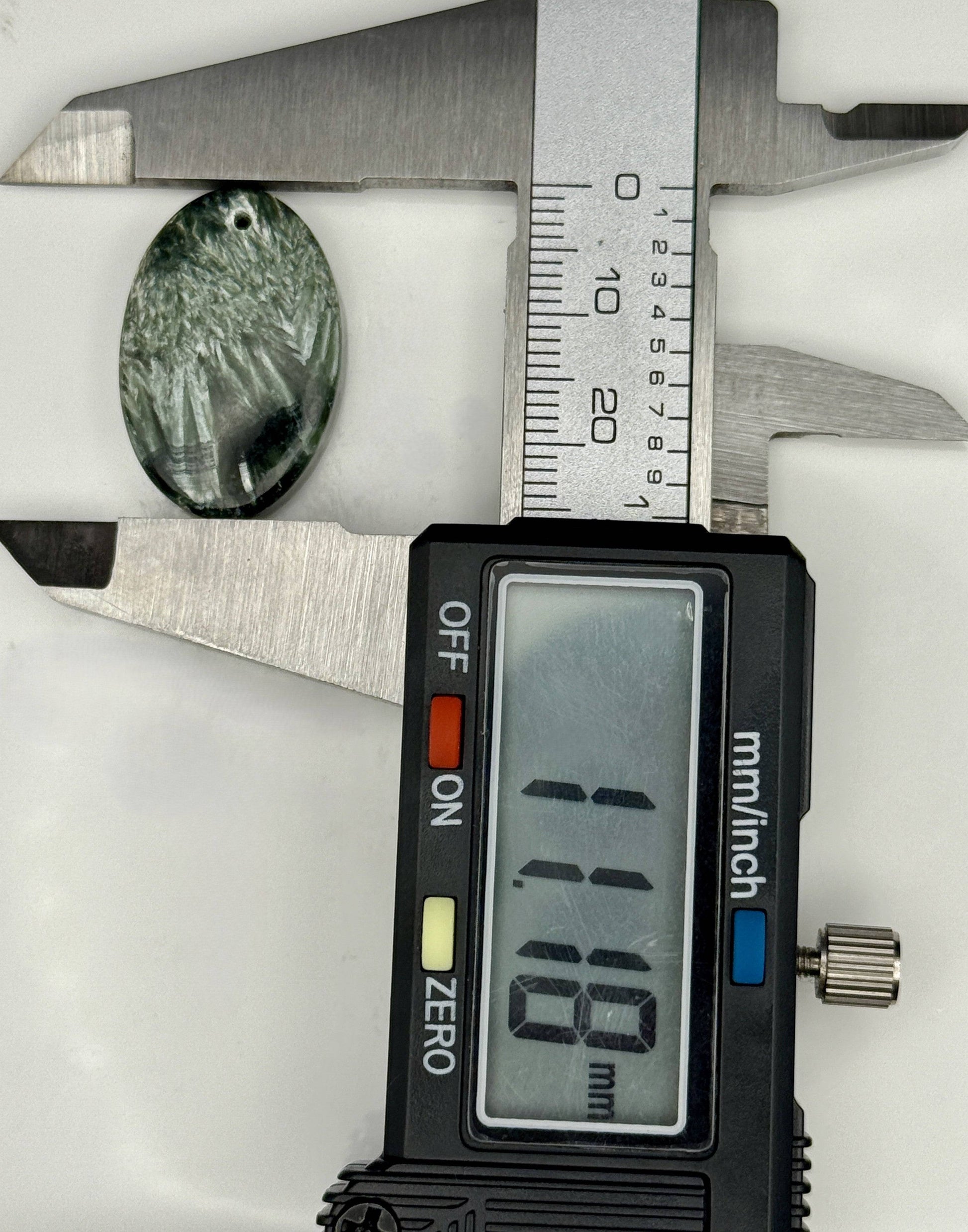 Seraphinite cabochon 25 carats in oval shape, glossy finish - 11.18mm long