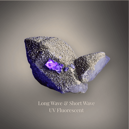 UV view of quartz specimen showing fluorescent fluorite and scheelite under ultraviolet illumination.